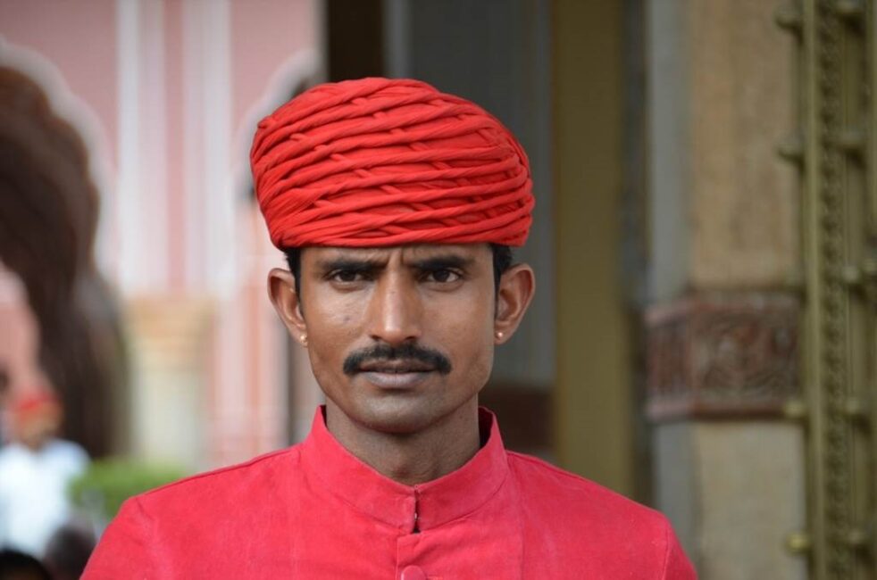 Męski styl wiązania turbanu arabskiego